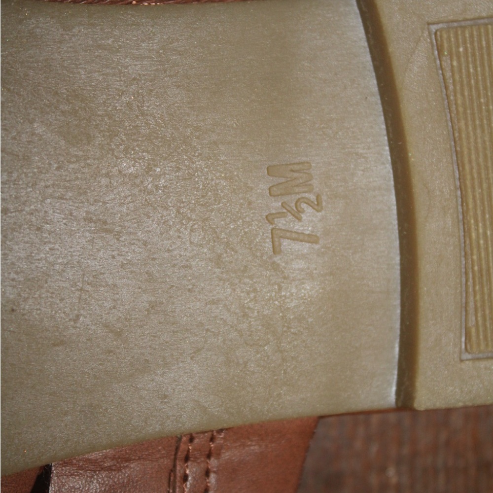 GBG Los Angeles 7.5 NEW Brown Leather Toe Insert Sandals with Gold Chain - Picture 13 of 13